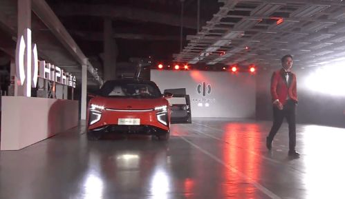 跨界營(yíng)銷新典范 高合汽車聯(lián)動(dòng)Scabal工廠走秀，重構(gòu)汽車銷售體驗(yàn)